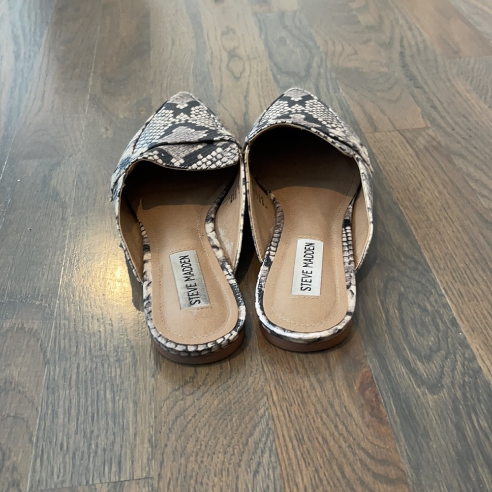 Steve Madden Snake Slip Ons Size 7.5 - Picture 3 of 4